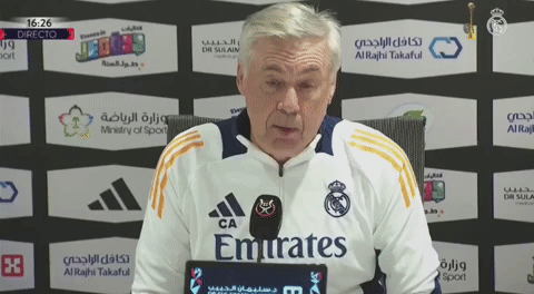 Ancelotti en la sala de prensa de Yeda