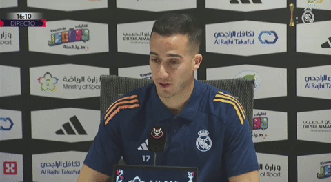 Lucas en sala de prensa de Yeda