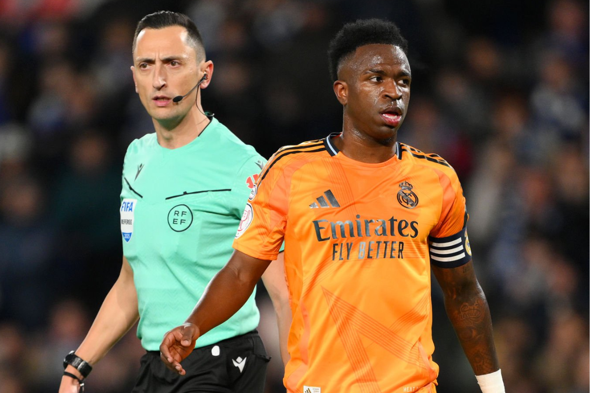 Sánchez Martínez hablando con Vinicius como capitán