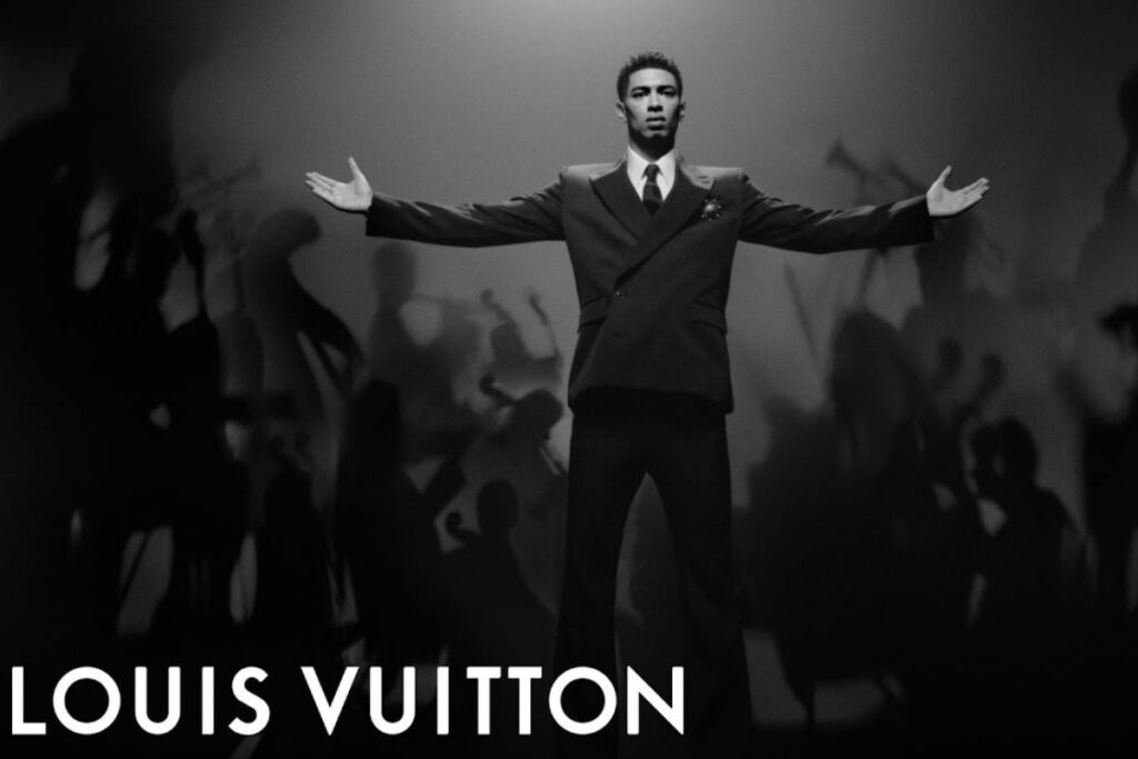 Bellingham en su presentación con Louis Vuitton