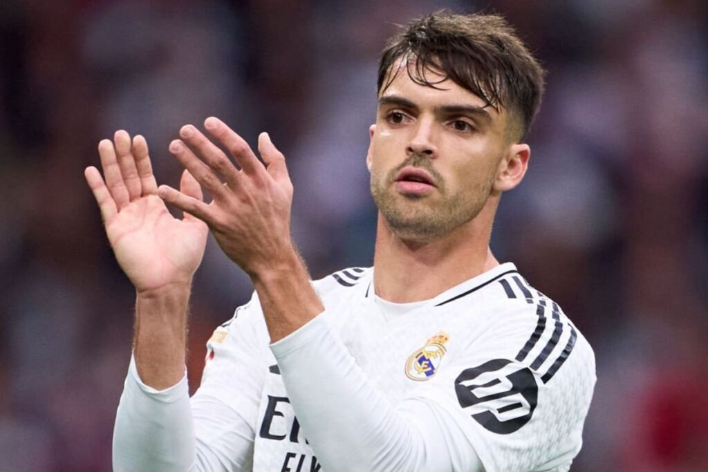 Asencio en un partido con el Real Madrid