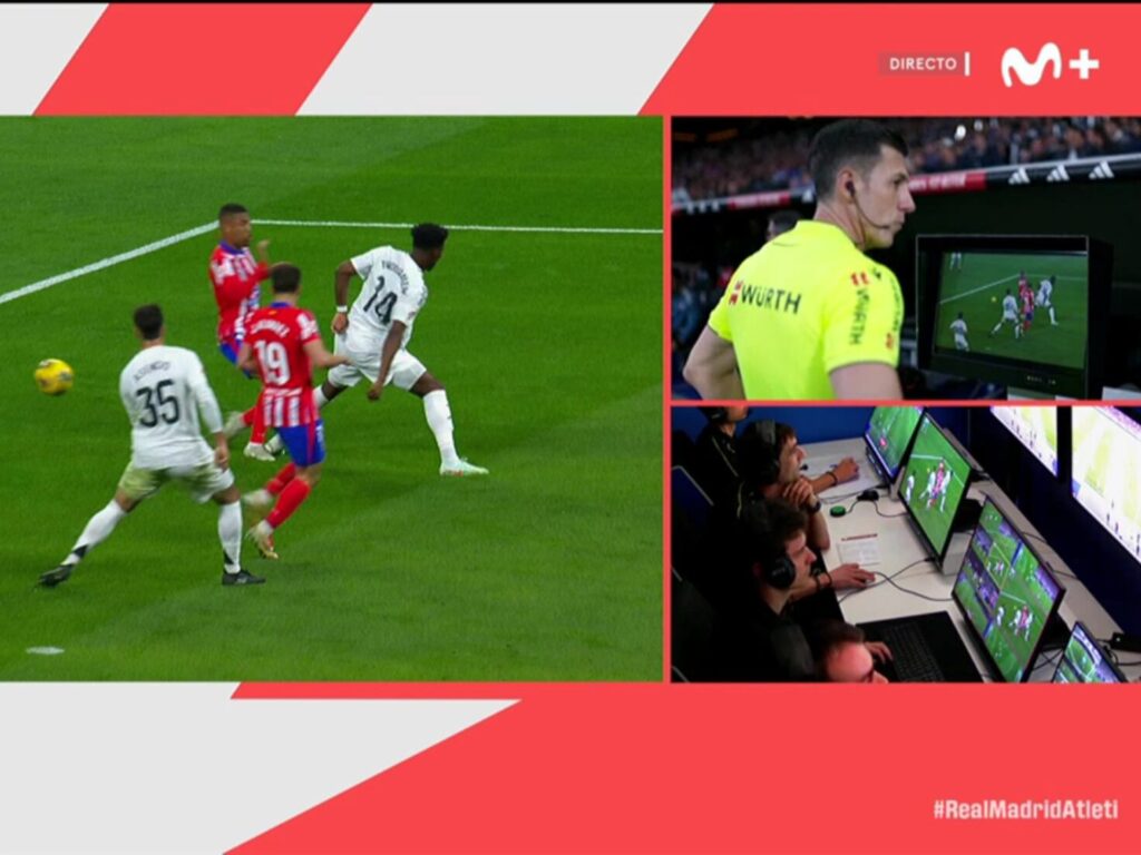 Guerra de árbitros por el penalti ‘borroso’ del derbi