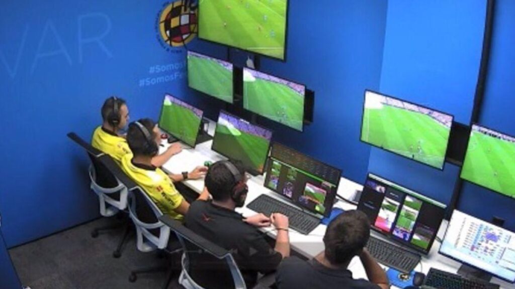 El Real Madrid manda un aviso al CTA por los presuntos cortes de audios Árbitros en la sala VAR