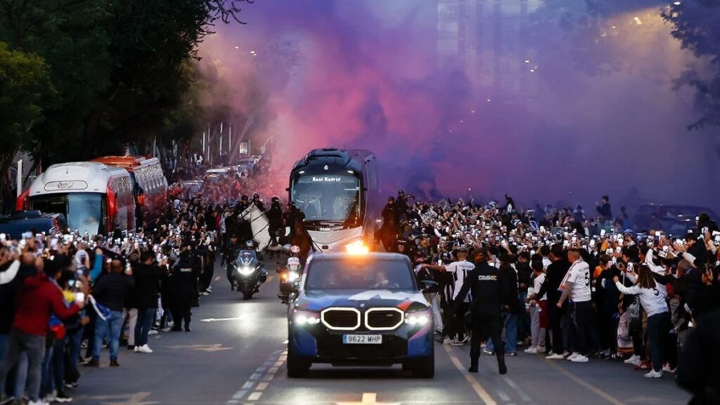 El autobús del Real Madrid en Sagrados Corazones