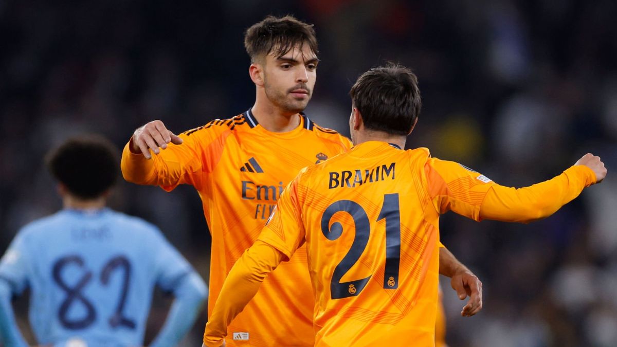 Asencio celebrando el gol de Brahim al City