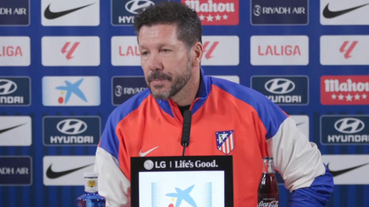 Simeone hablando en la sala de prensa en Liga