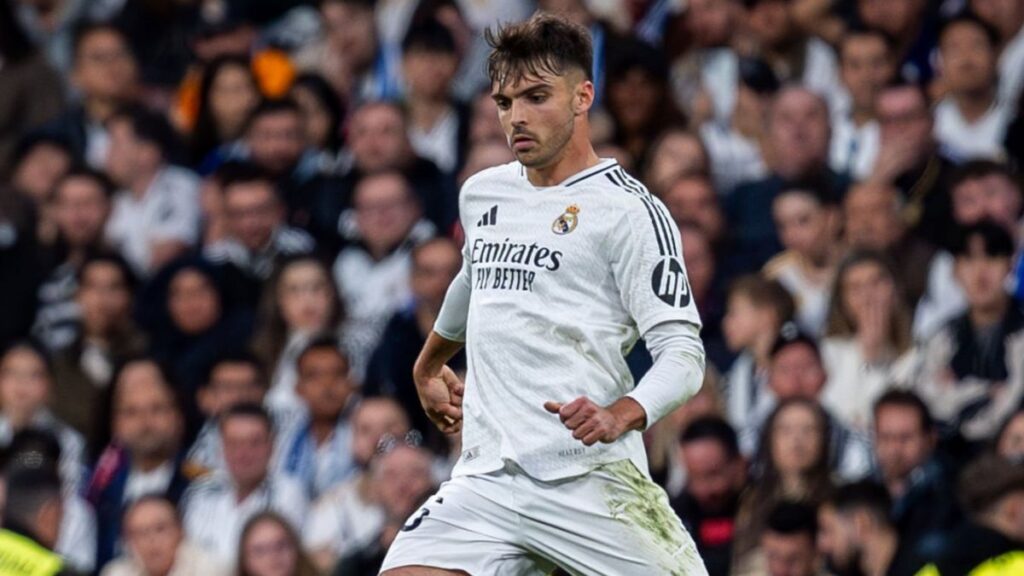 Asencio en un partido con el Real Madrid