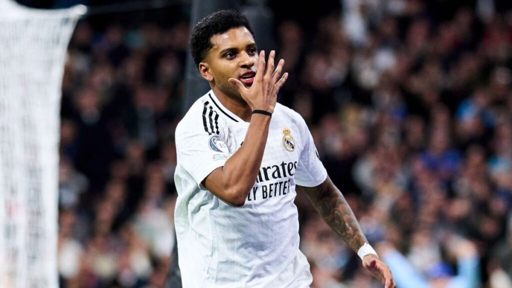 Rodrygo celebrando un gol en el Bernabéu