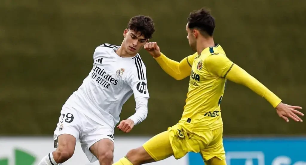 Mario Rivas en un partido con el Castilla