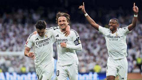 El Real Madrid celebrando sus goles al Girona