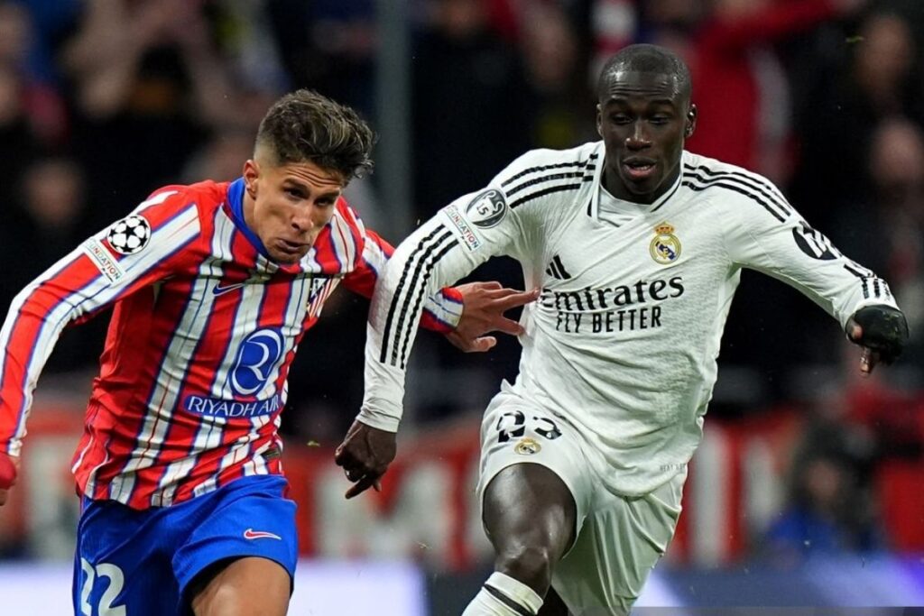 Mendy en un lance del juego