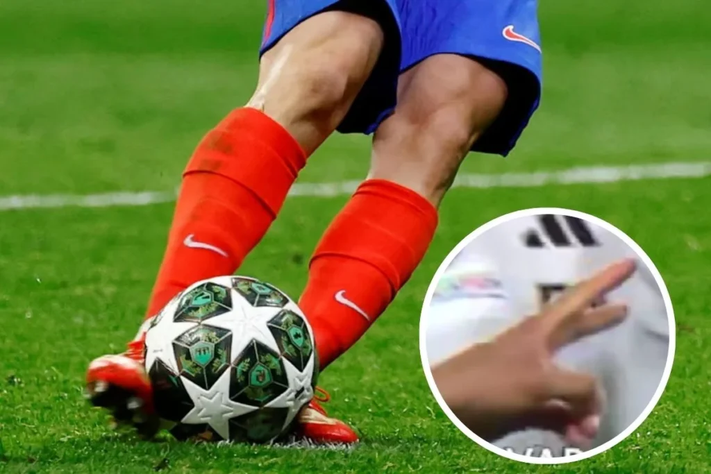 Digno de admirar: el jugador que avisó a Marciniak de los dos toques de Julián El gesto de los dos dedos al árbitro y el penalti de Julián