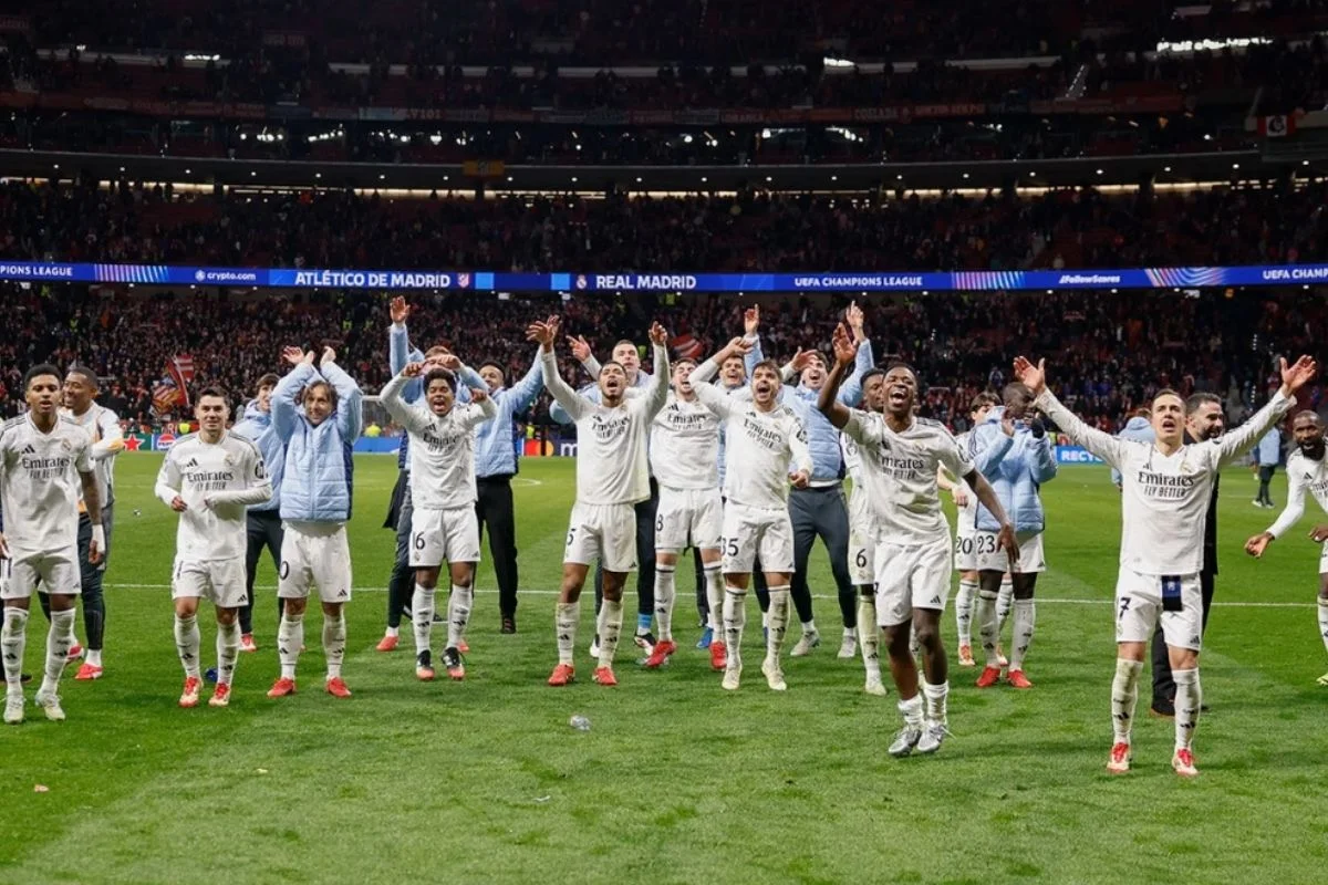 El Real Madrid celebrando la victoria en el Metropolitano