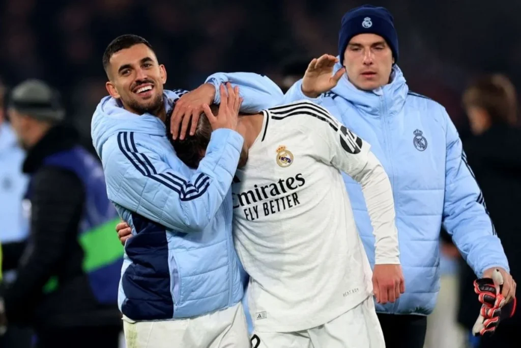 Ceballos abrazando a Valverde