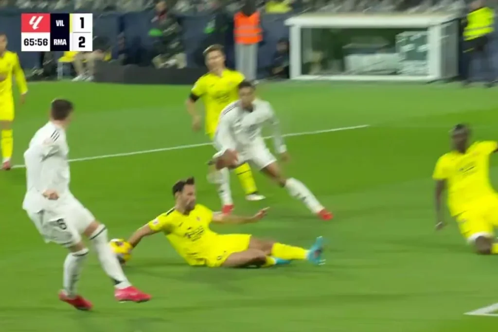 Mano de Pedraza en el centro de Valverde