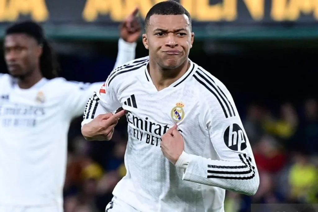 Mbappé celebrando un gol ante el Villarreal