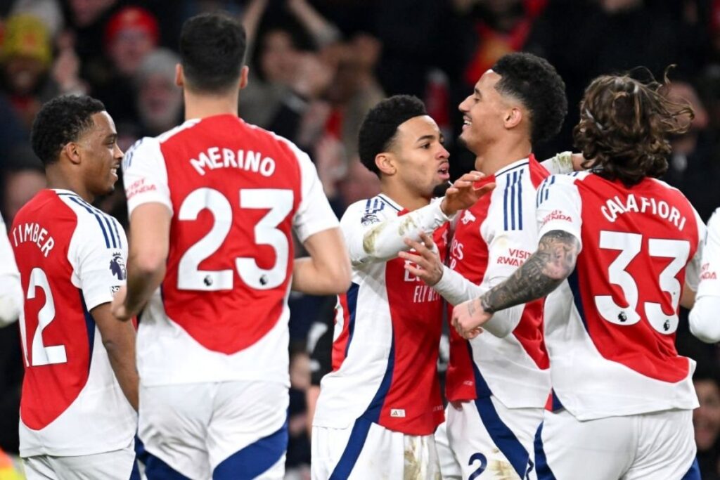 El Real Madrid hará scouting de un joven crack del Arsenal Jugadores del Arsenal celebrando un gol