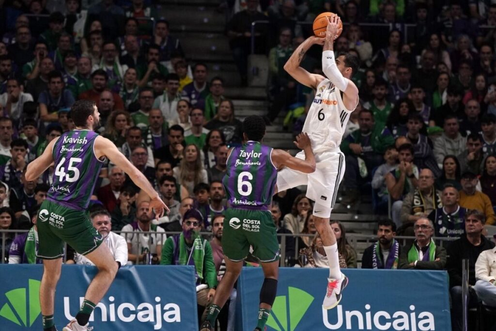 Unicaja 105-107 Real Madrid: venganza por la Copa con una victoria épica Hezonja tirando a canasta ante Unicaja