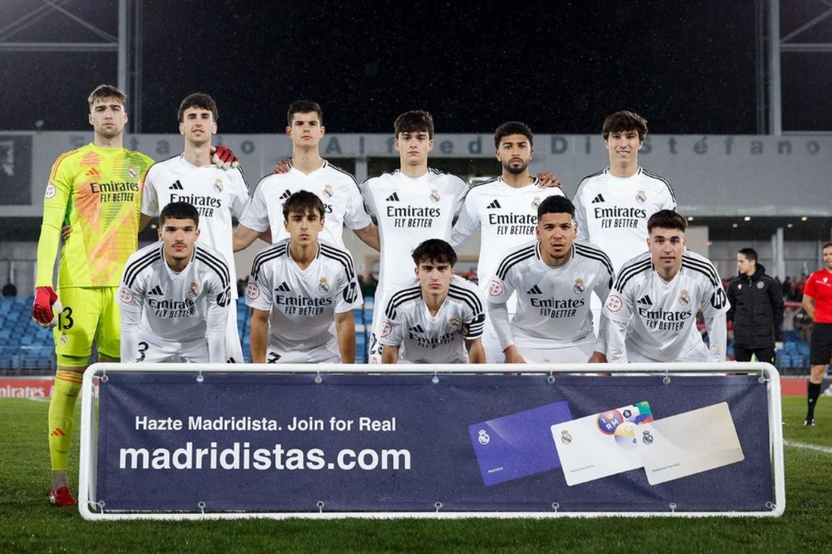 Jugadores del Castilla formando de salida