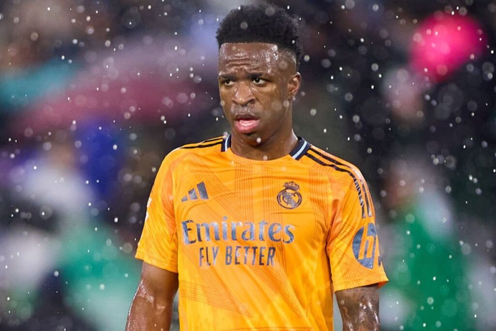Vinicius bajo la lluvia en el Benito Villamarín