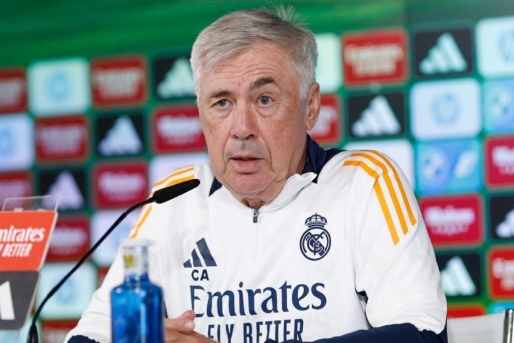 Ancelotti hablando en rueda de prensa