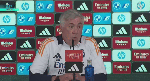 Ancelotti hablando en rueda de prensa
