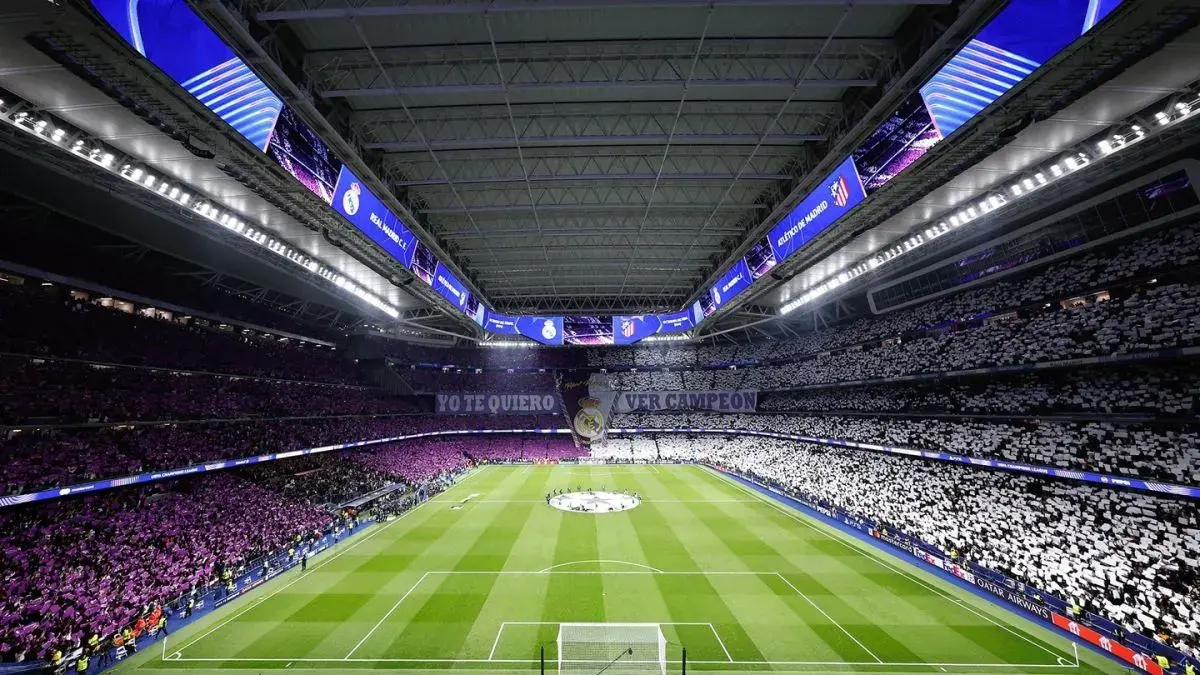 El tifo del Bernabéu en el derbi