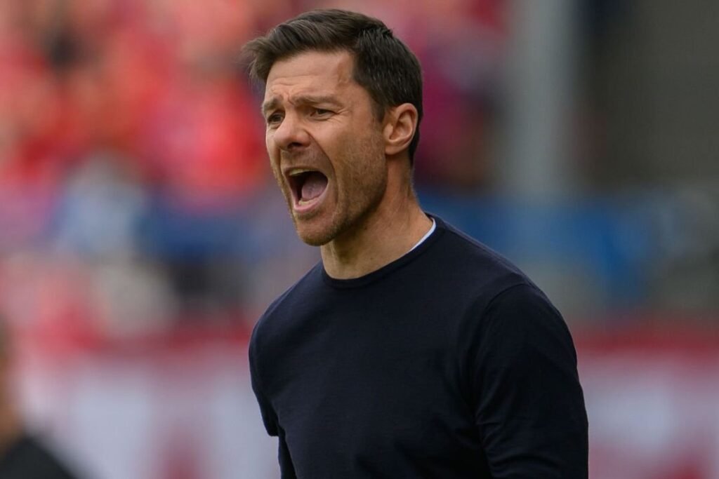 Xabi Alonso en un partido del Leverkusen