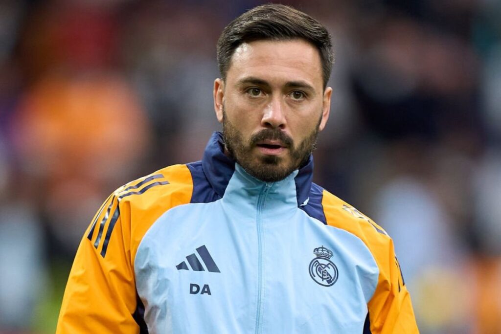 Davide Ancelotti dirigiendo un calentamiento