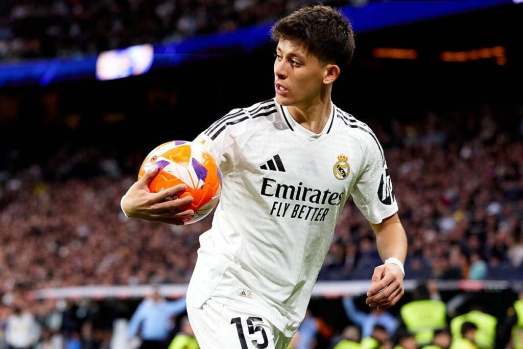 Arda Güler en un partido con el Real Madrid