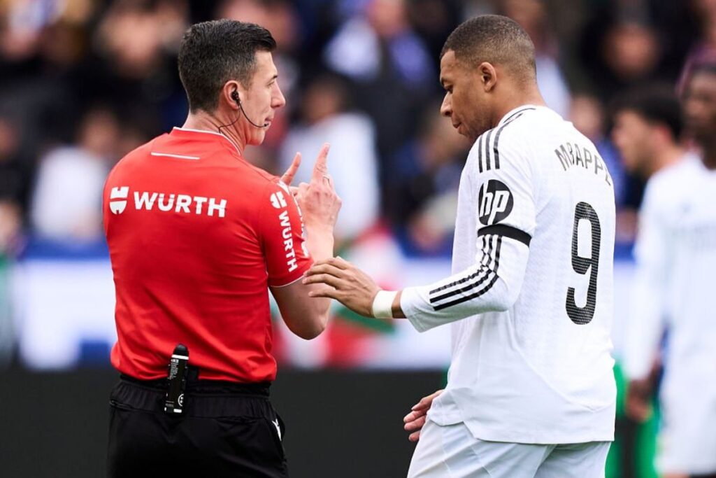 Desvelada la sanción a Mbappé: jugará la Copa Mbappé hablando con Soto Grado