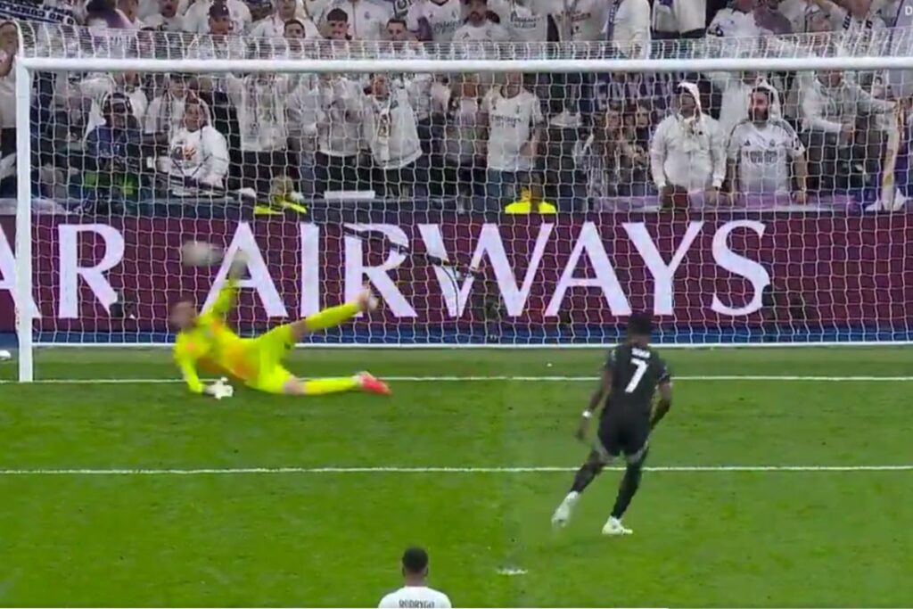 Courtois se hizo gigante: para un penalti y hace entrar en delirio al Bernabéu