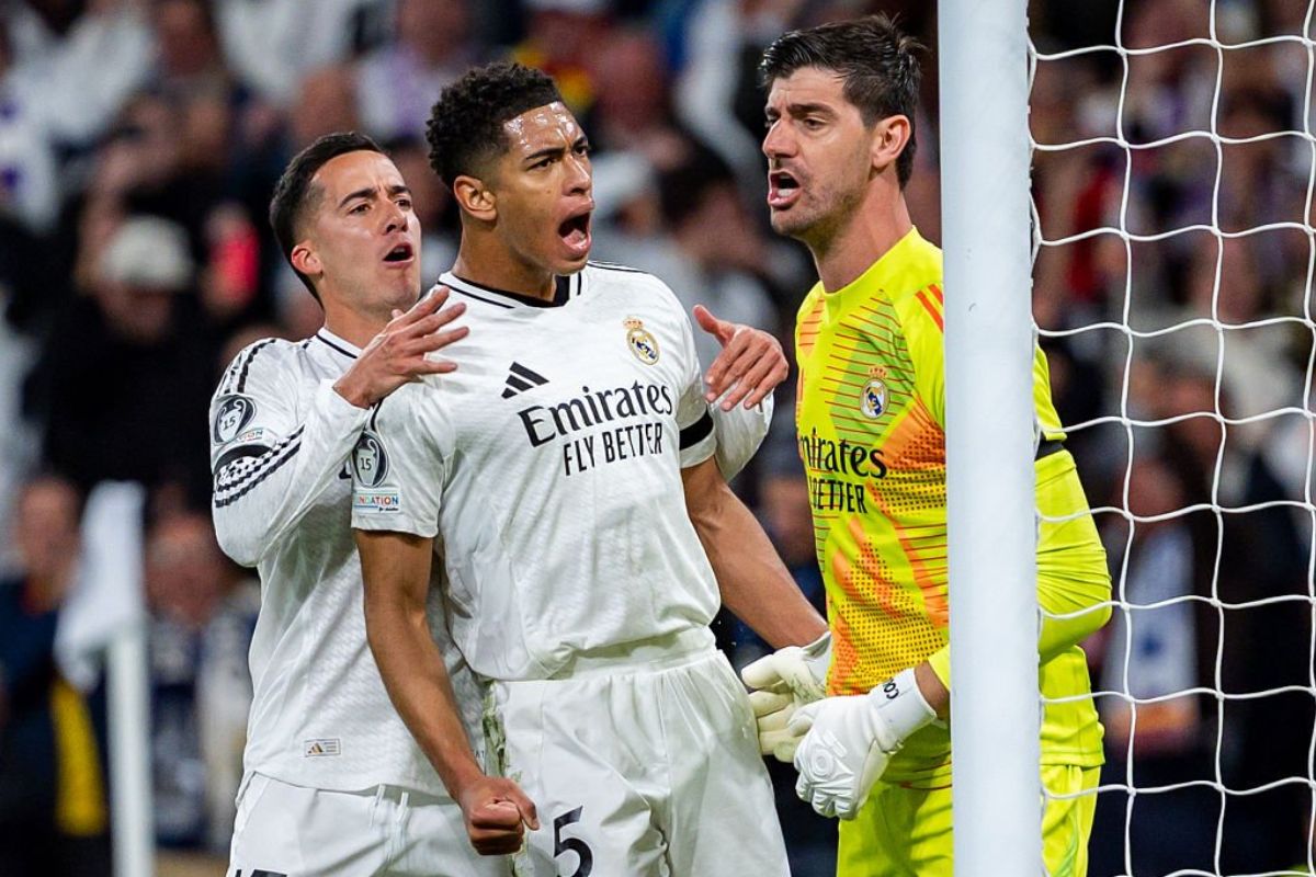 Courtois celebrando su penalti parado