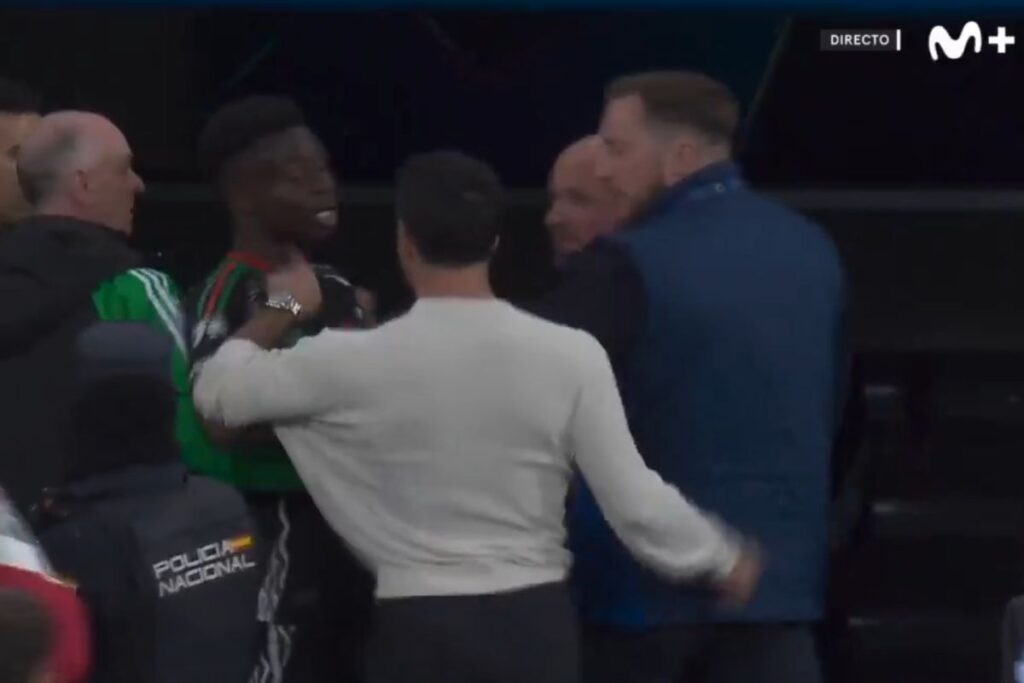 Carvajal se enganchó con Saka: casi llegan a las manos