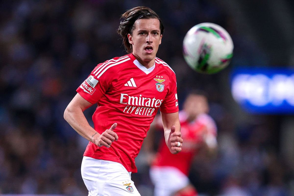 Álvaro Carreras en un partido con el Benfica