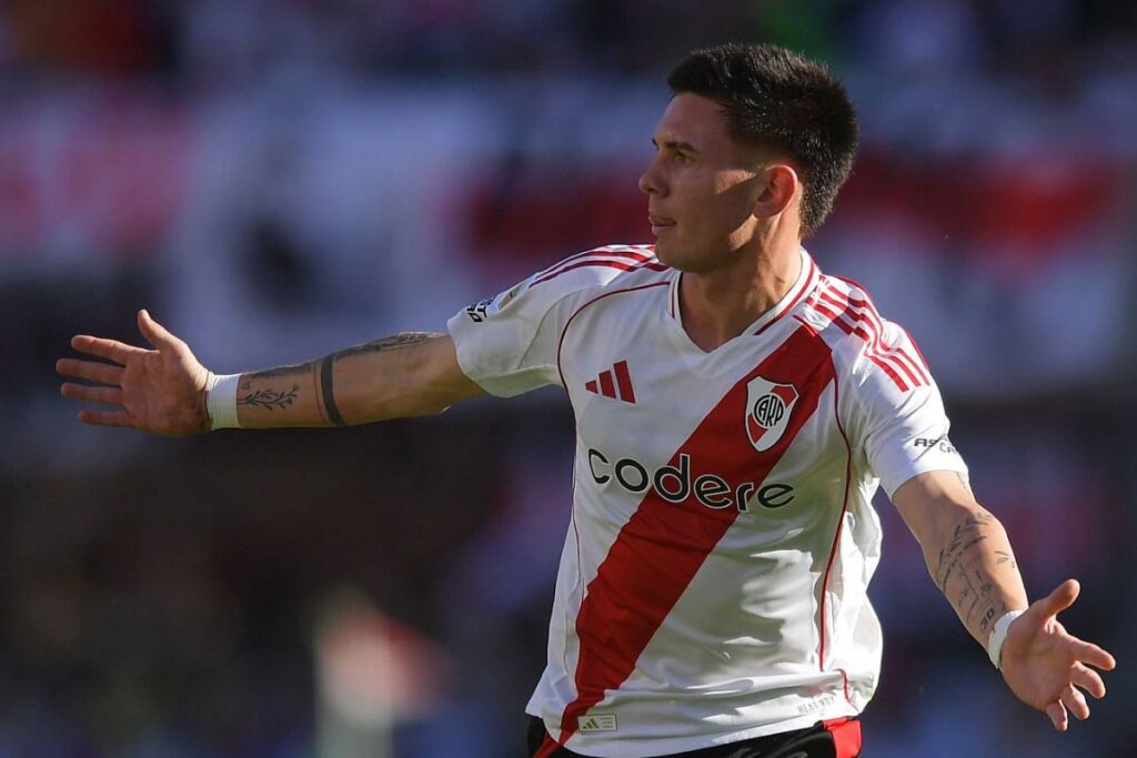 Mastantuono prioriza al Madrid: «Va a esperar hasta el final» Mastantuono celebrando un gol con River