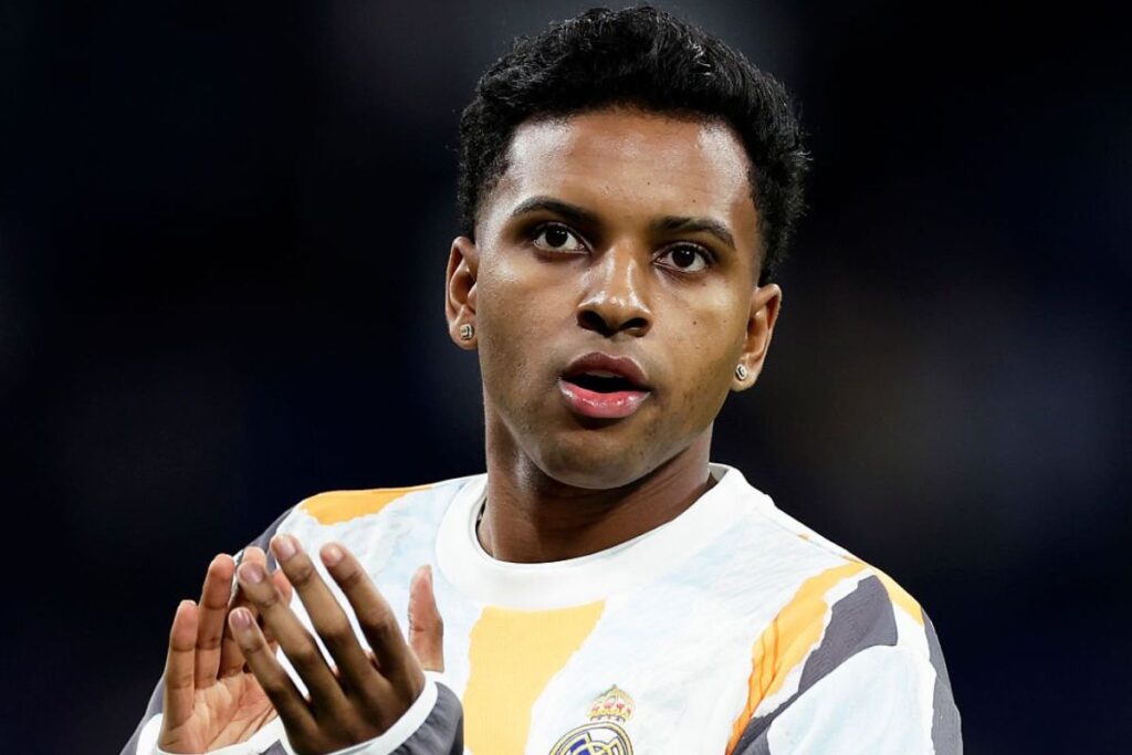 Las opciones de Rodrygo si sale del Real Madrid: City, PSG, Arabia… Rodrygo calentando con el Madrid