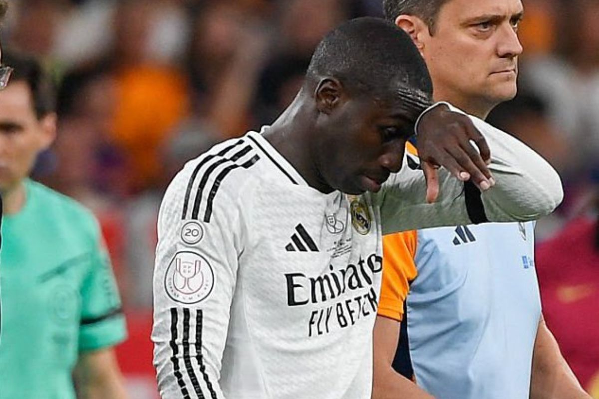 Mendy lesionado en la final de Copa