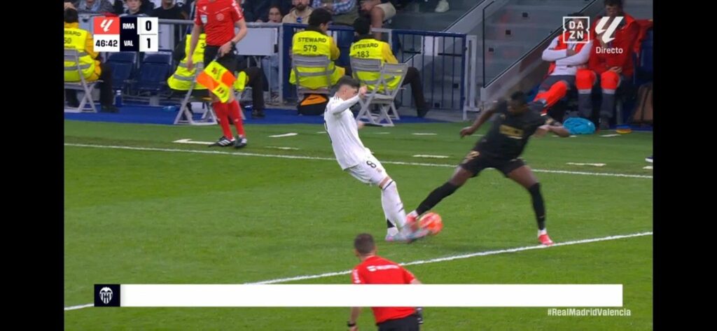 La acción de roja perdonada a Sadiq