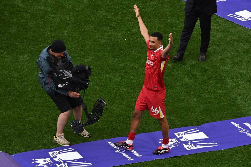 Arnold celebrando la Premier con el Liverpool