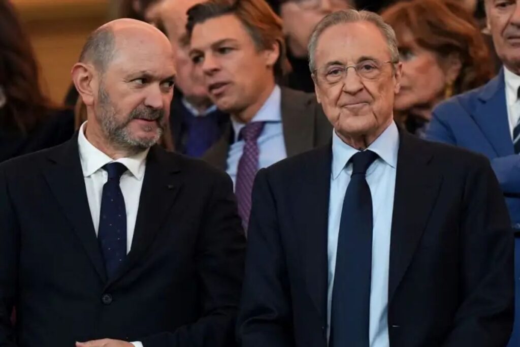Louzán desvela lo que le dijo Florentino del caso Negreira Louzán y Florentino en un palco