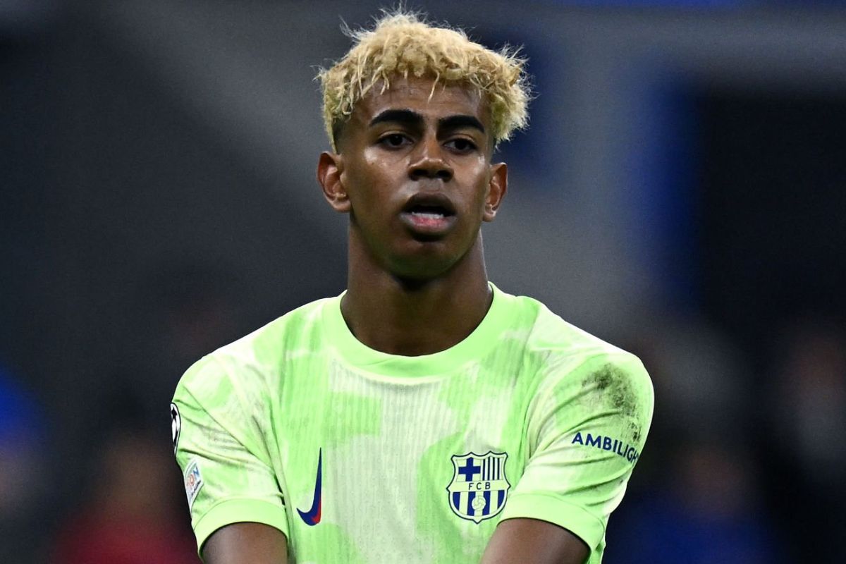 Lamine Yamal con el Barça en Milán