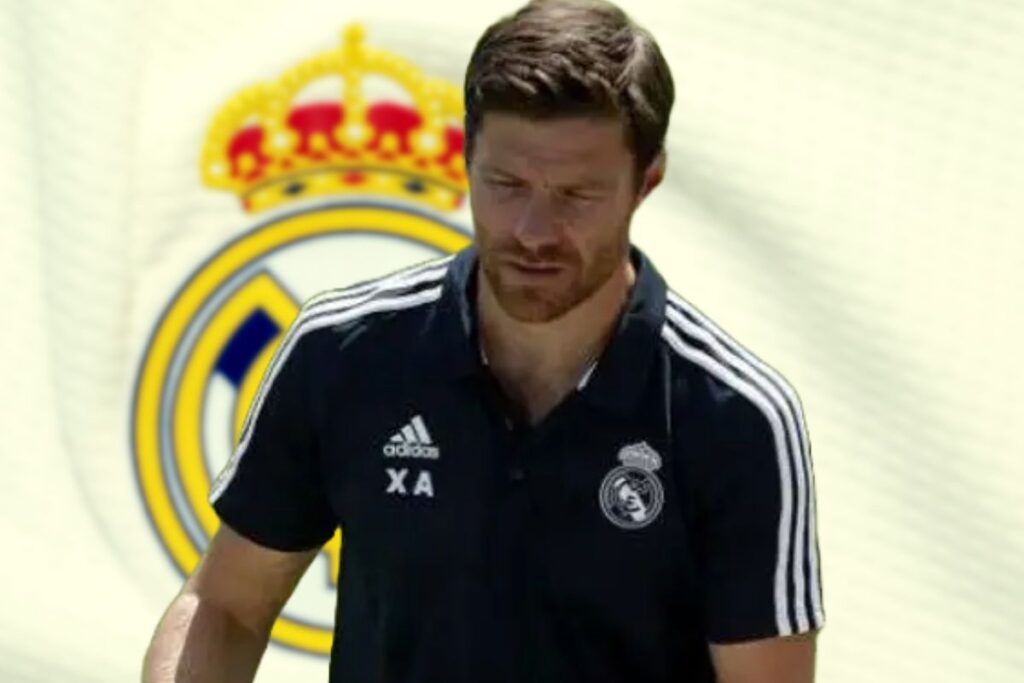 Xabi Alonso y escudo del Real Madrid