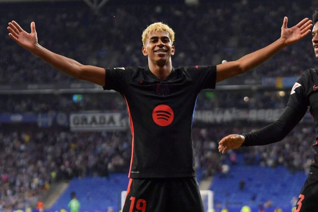 Lamine Yamal celebrando su gol al Espanyol