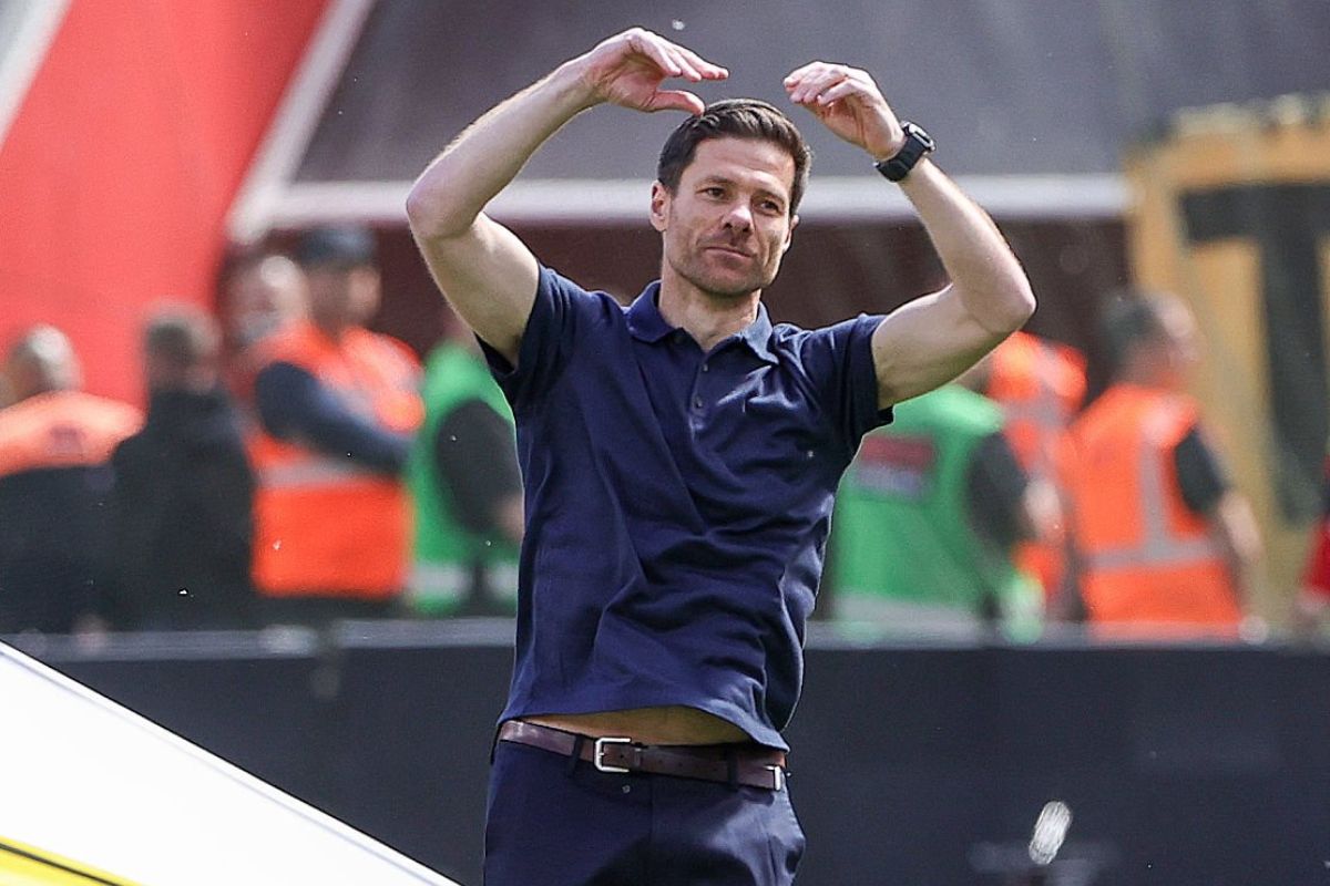 Xabi Alonso celebrando con el Leverkusen