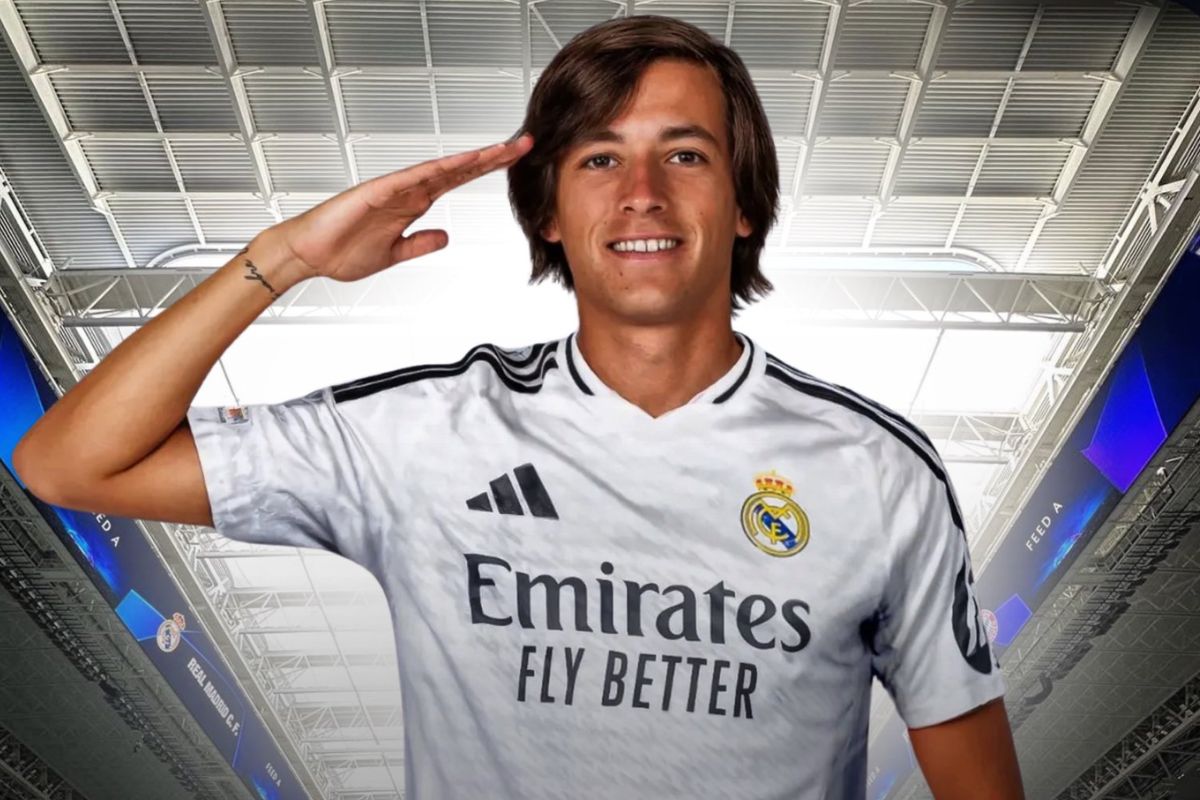 Álvaro Carreras vestido del Real Madrid y el Bernabéu de fondo en un montaje