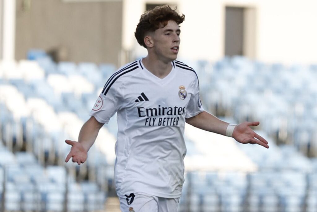 Víctor Muñoz celebrando un gol en el Di Stéfano