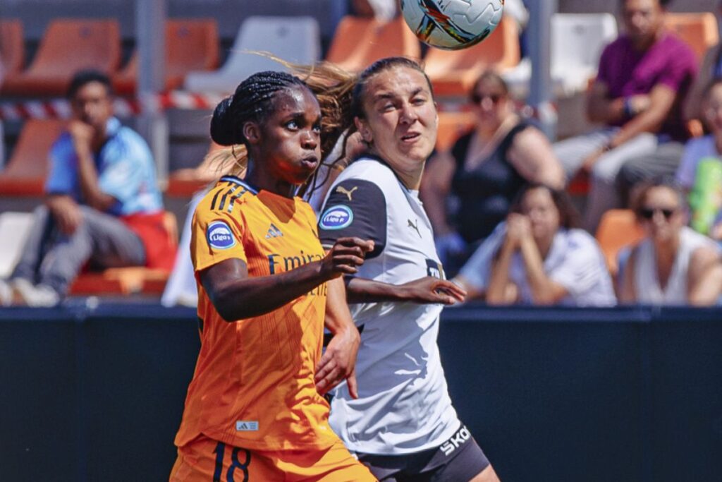 Linda Caicedo ante el Valencia