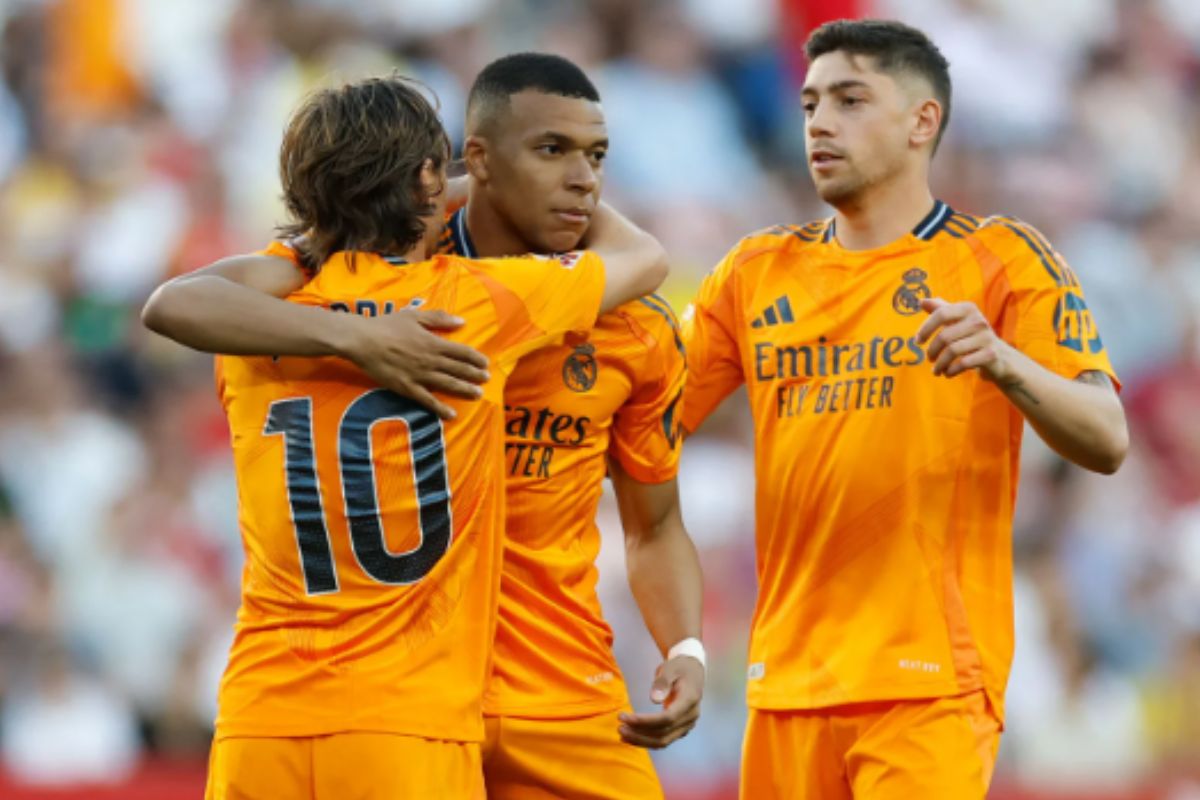 Mbappé celebrando un gol con Modric y Valverde