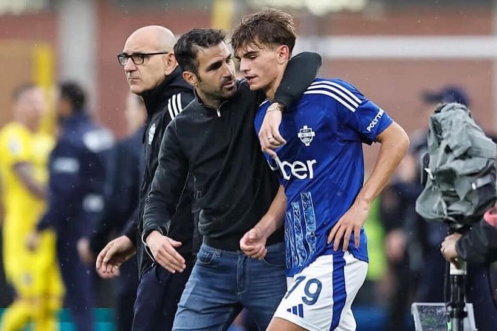Cesc hablando con Nico Paz